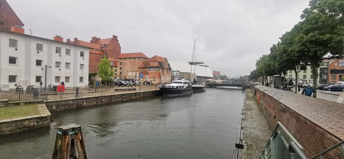 Fährkanal mit Ozeaneum in Stralsund